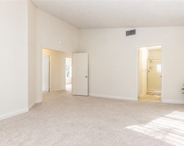 9416 Hershey Lane - Photo Thumbnail 8