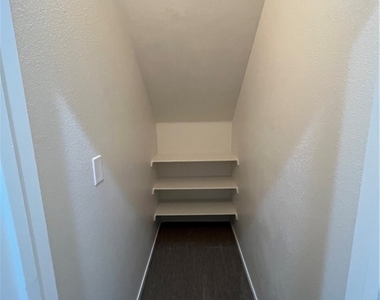 6202 Yankee Spring Street - Photo Thumbnail 6