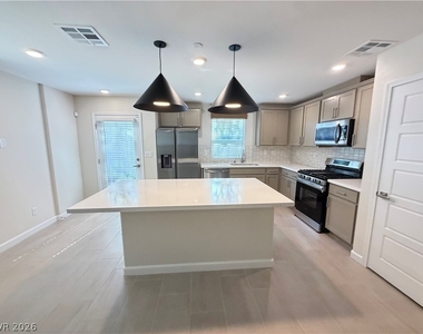 541 Bellum Drive - Photo Thumbnail 5