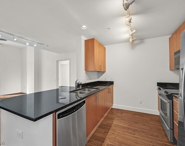 200 W Sahara Avenue - Photo Thumbnail 5
