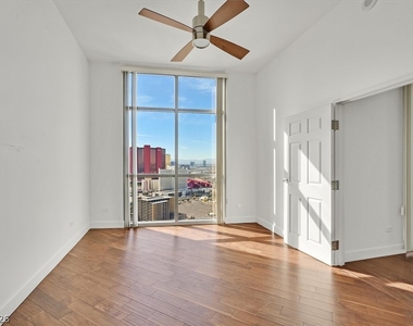 200 W Sahara Avenue - Photo Thumbnail 10