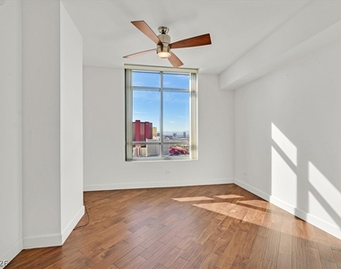 200 W Sahara Avenue - Photo Thumbnail 16