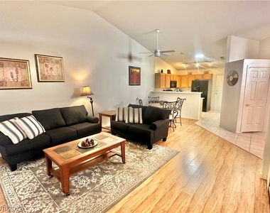 9708 Fionna Lane - Photo Thumbnail 8