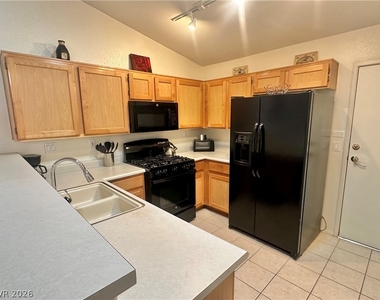 9708 Fionna Lane - Photo Thumbnail 10