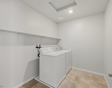 1058 Willow Berry Avenue - Photo Thumbnail 11
