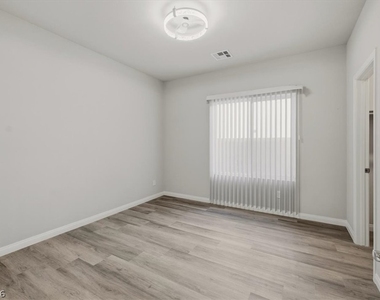 1058 Willow Berry Avenue - Photo Thumbnail 7