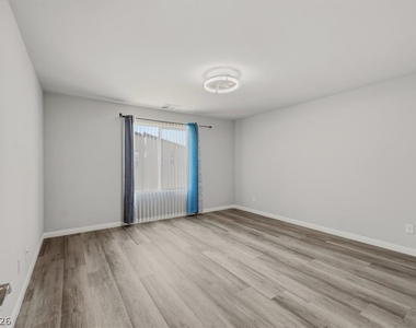 1058 Willow Berry Avenue - Photo Thumbnail 16