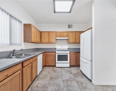 6164 Pine Villa Avenue - Photo Thumbnail 10