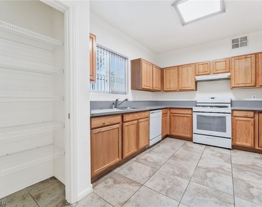 6164 Pine Villa Avenue - Photo Thumbnail 8