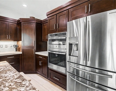 2025 Shining Feather Lane - Photo Thumbnail 22