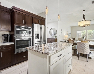 2025 Shining Feather Lane - Photo Thumbnail 19