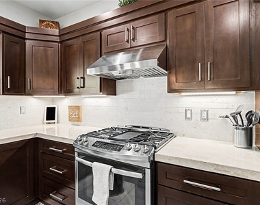 2025 Shining Feather Lane - Photo Thumbnail 25