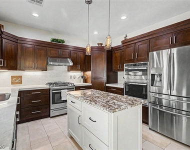 2025 Shining Feather Lane - Photo Thumbnail 17