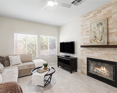 2025 Shining Feather Lane - Photo Thumbnail 15