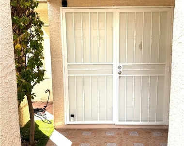 433 Jubilation Drive - Photo Thumbnail 2