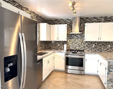 433 Jubilation Drive - Photo Thumbnail 11