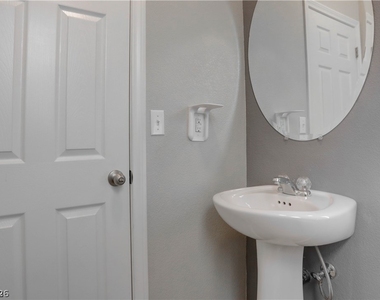 7623 Houston Peak Street - Photo Thumbnail 17