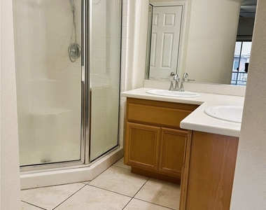 7701 W Robindale Road - Photo Thumbnail 11