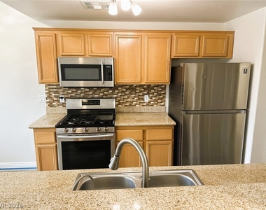 7701 W Robindale Road - Photo Thumbnail 5