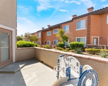 10563 Gold Shadow Avenue - Photo Thumbnail 18