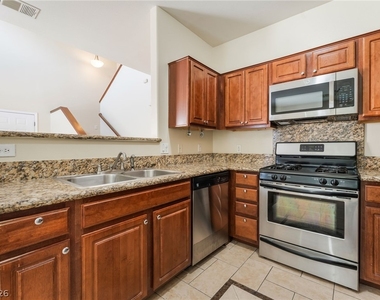 10563 Gold Shadow Avenue - Photo Thumbnail 13