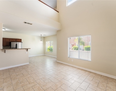 10563 Gold Shadow Avenue - Photo Thumbnail 4