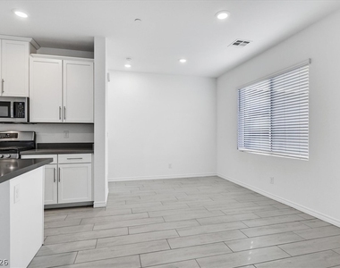 303 Fletcher Falls Street - Photo Thumbnail 8
