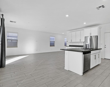 303 Fletcher Falls Street - Photo Thumbnail 7