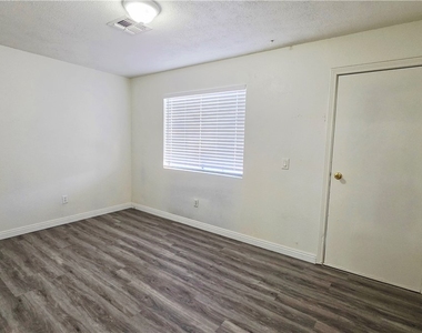 5309 Cory Place - Photo Thumbnail 12