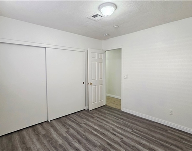 5309 Cory Place - Photo Thumbnail 8