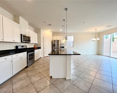 9198 Valley Betica Avenue - Photo Thumbnail 2