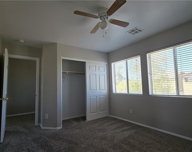 2920 Bridleton Avenue - Photo Thumbnail 10