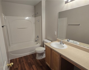 2920 Bridleton Avenue - Photo Thumbnail 12