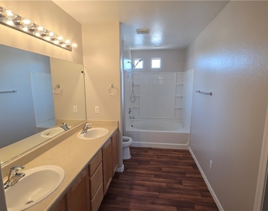 2920 Bridleton Avenue - Photo Thumbnail 16