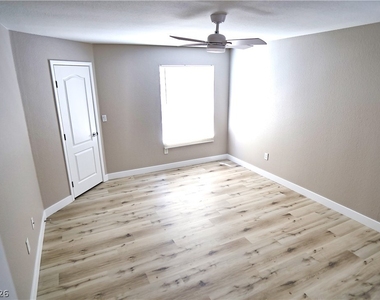5055 W Hacienda Avenue - Photo Thumbnail 6