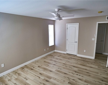 5055 W Hacienda Avenue - Photo Thumbnail 5
