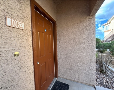 1050 E Cactus Avenue - Photo Thumbnail 3