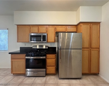 1050 E Cactus Avenue - Photo Thumbnail 12