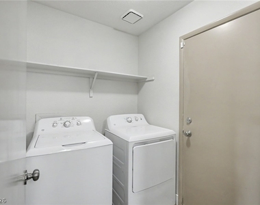6413 Sterling Springs Parkway - Photo Thumbnail 16
