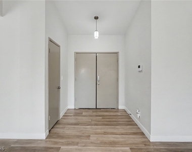 6413 Sterling Springs Parkway - Photo Thumbnail 3