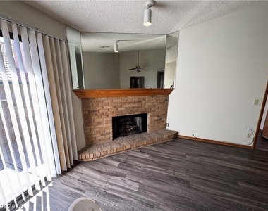 328 Caracas Drive - Photo Thumbnail 4