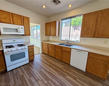 5519 Amy Lynn Street - Photo Thumbnail 8