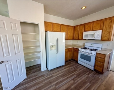 5519 Amy Lynn Street - Photo Thumbnail 9