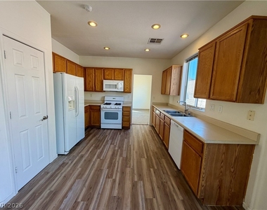 5519 Amy Lynn Street - Photo Thumbnail 7