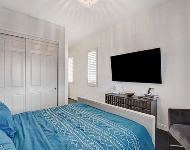 1359 Quiet River Avenue - Photo Thumbnail 16