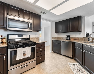 2717 Lovington Drive - Photo Thumbnail 5