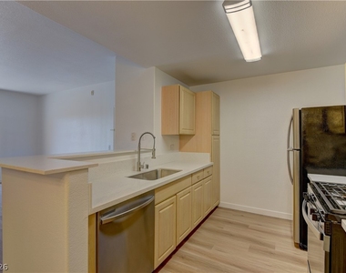 8250 N Grand Canyon Drive - Photo Thumbnail 5