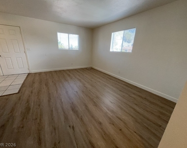 1521 Cobb Lane - Photo Thumbnail 1