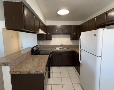 1521 Cobb Lane - Photo Thumbnail 5