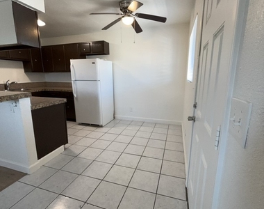 1521 Cobb Lane - Photo Thumbnail 3